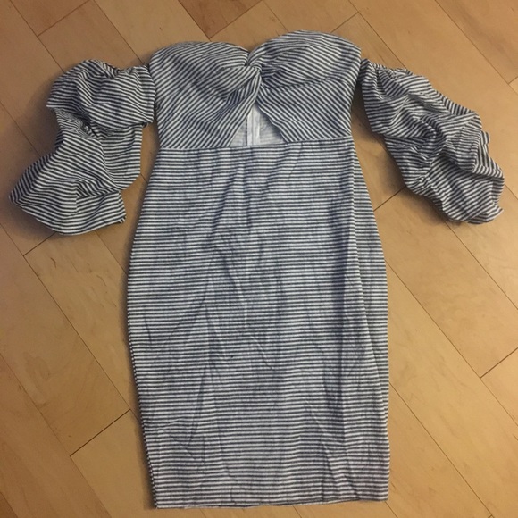 Cold shoulder Boutique dress - Picture 2 of 2